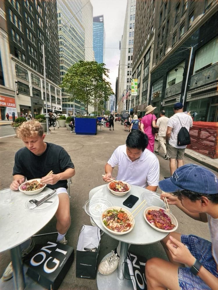 lunch on 6th ave